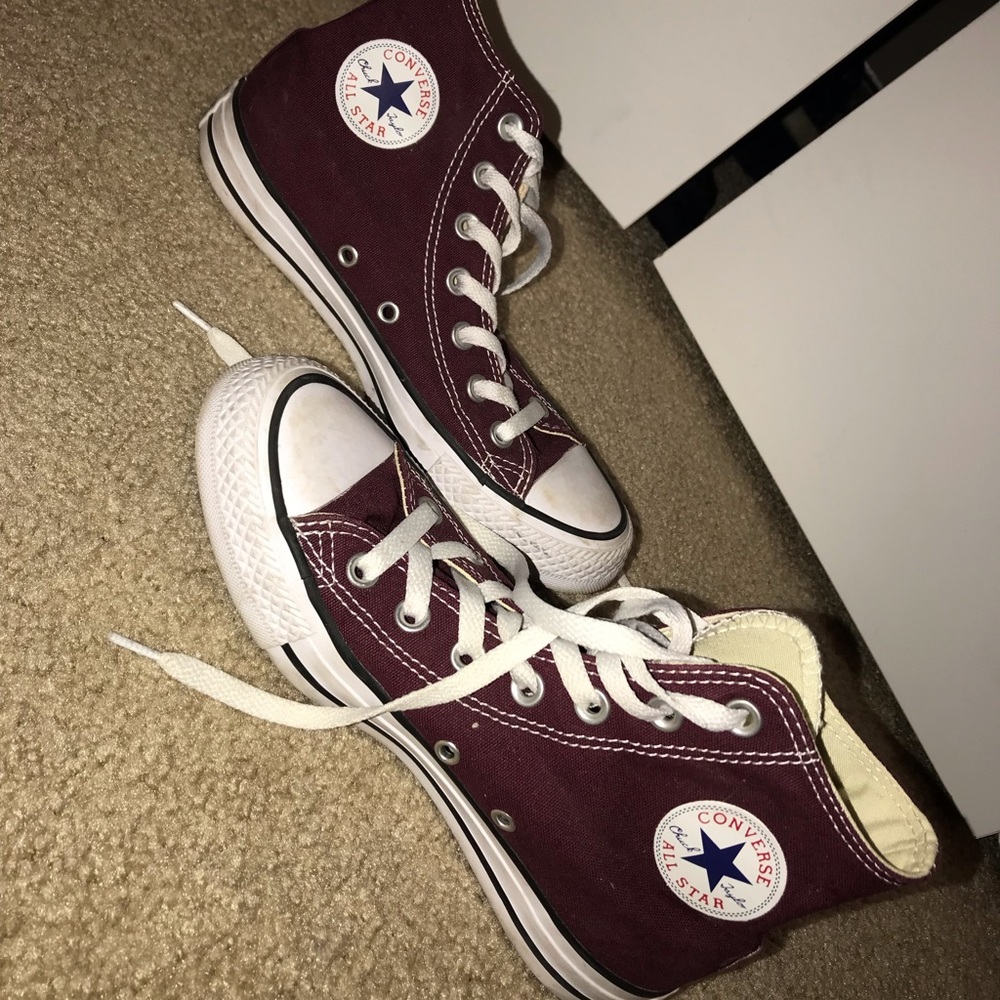 Maroon converse
